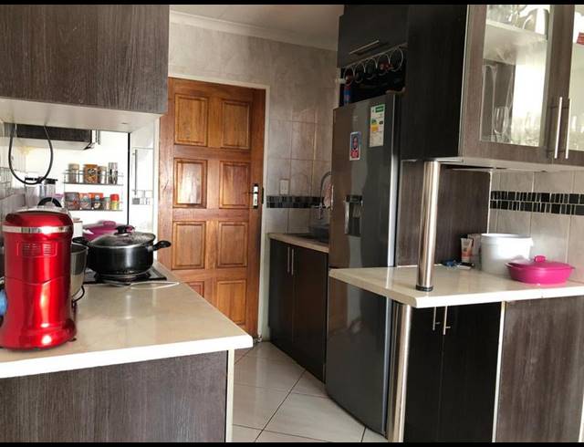 3 BEDROOM HOUSE FOR SALE IN ROSSLYN